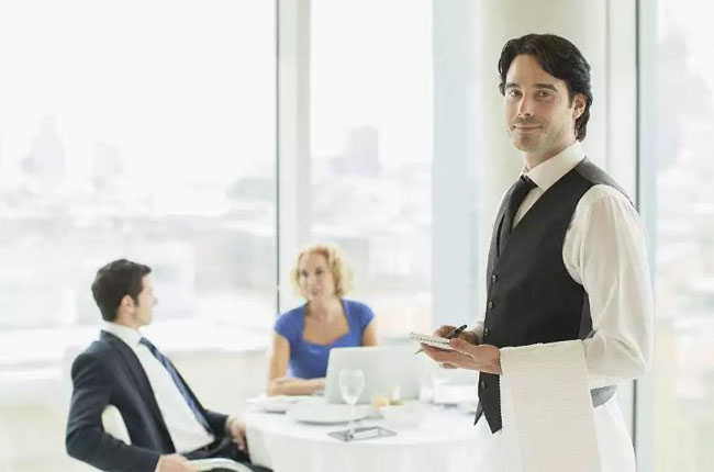 要做到優(yōu)質(zhì)的服務(wù)，得先自己心里有服務(wù)意識