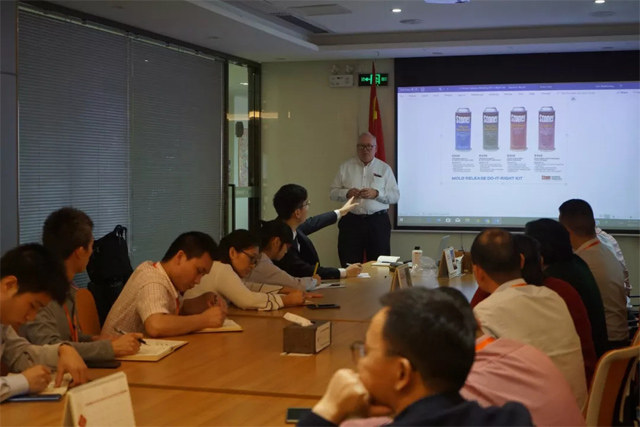 Stoner公司給廣東博皓帶來了新產品，主要有熱塑性脫模劑套裝和水性管道脫模劑